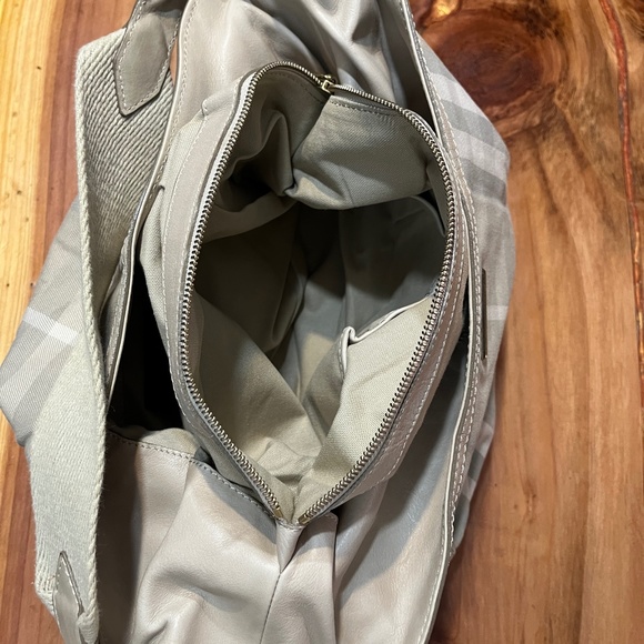 Burberry Womens Plaid Leather Top Shoulder Handbag Canvas Buckle Purse Cream - Picture 15 of 16